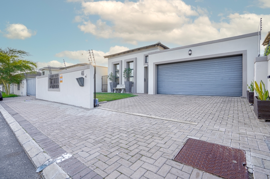 3 Bedroom Property for Sale in Parklands North Western Cape